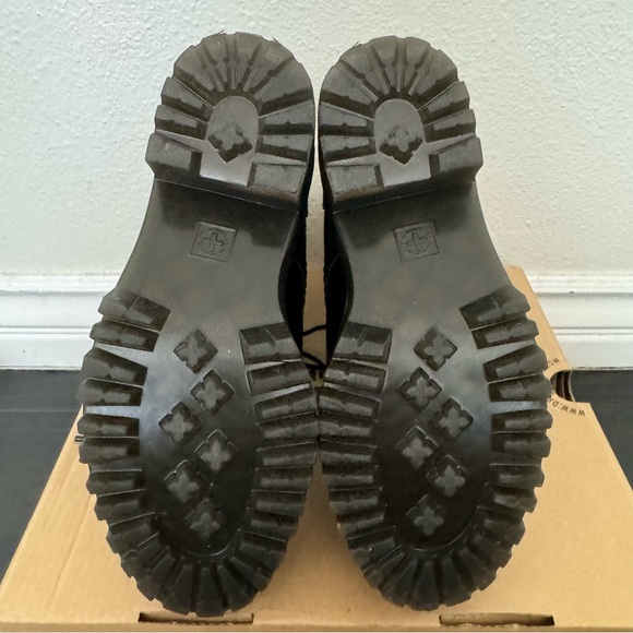 Dr Martens Leona Women’s Vintage Smooth Leather Heeled Boots - Black - Picture 6 of 11